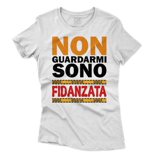 CUC T-SHIRT Non guardarmi sono fidanzata - SAN VALENTINO - Divertente - Regalo -  #chooseurcolor