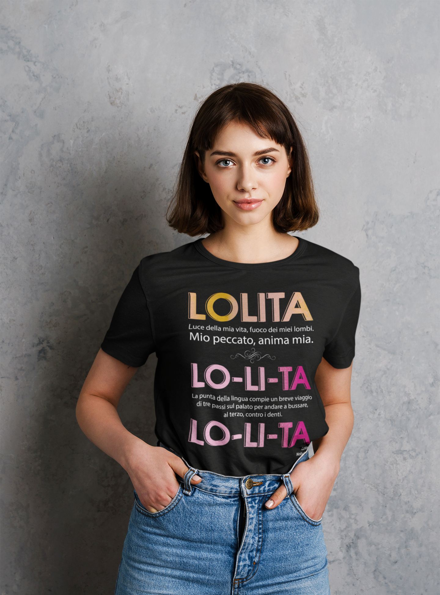 Smells Like New Book T-Shirt Lo - Li - Ta - Citazione Nobokov dal Libro Lolita