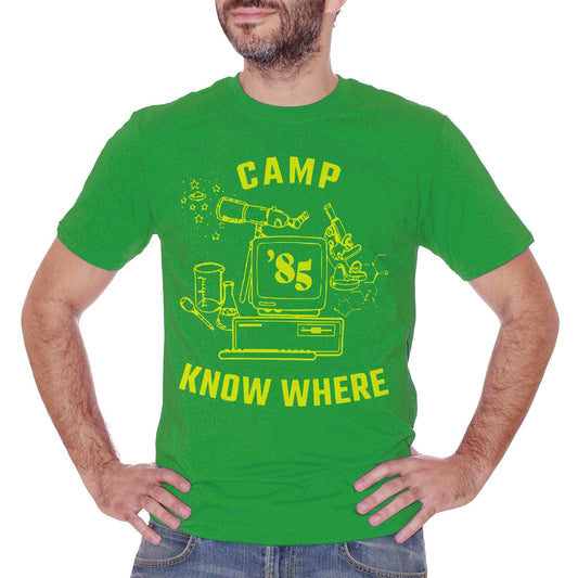 Sea Green T-Shirt Verde Prato Camp Know Where | Nerd Campeggio | Maglia Di Dustin Del Telefilm | Idea Regalo Per Amanti Delle Serie Tv | Choose Ur Color - FILM CucShop